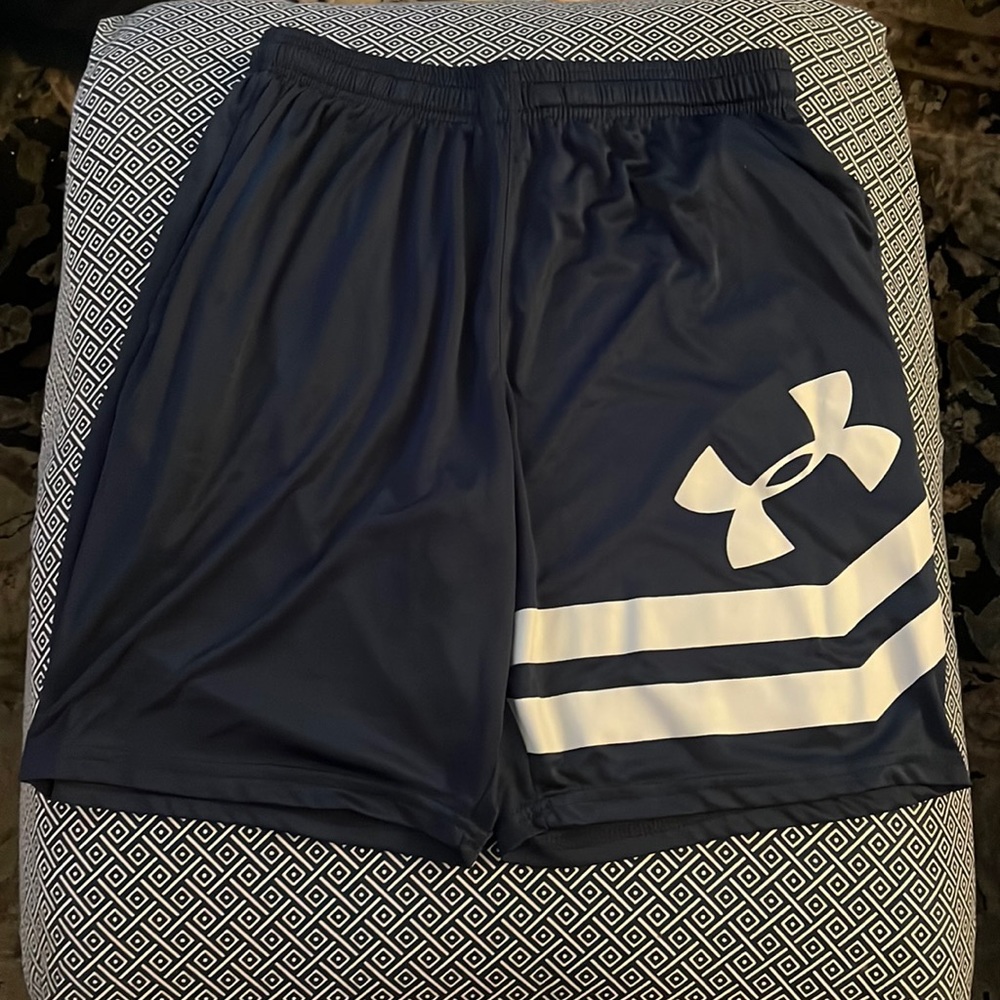 🏀 Under Armour navy athletic shorts size XL big logo EUC